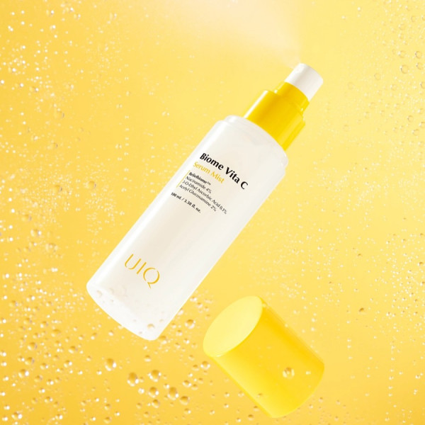 UIQ Осветляющая сыворотка-мист для сияния лица с витамином С Biome Vita C Serum Mist (100 мл)