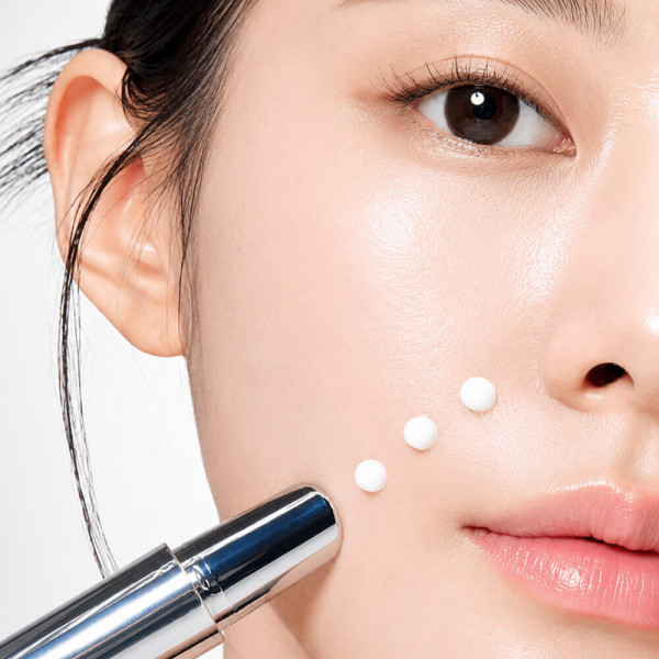 UIQ Микротоковый лифтинг-крем для кожи вокруг глаз с EMS и LED RejuBiome EX Lifting Eye Cream (15 мл)