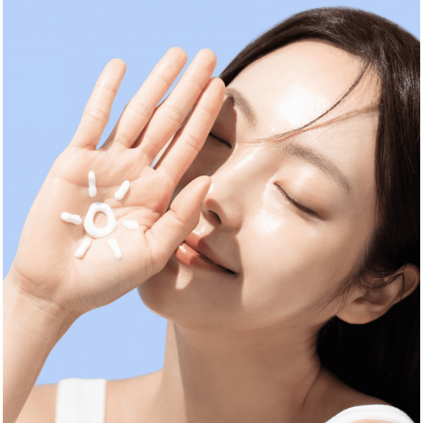 AHC Легкий увлажняющий солнцезащитный крем для лица UV Perfection Aqua Moist Sun Cream SPF50+ PA++++ (50 мл)